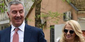 Ο Μίλο Τζουκάνοβιτς και η σύζυγός του -Φωτογραφία: AP Photo/Risto Bozovic