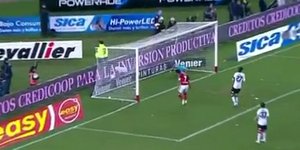 Εντυπωσιακό γκολ επιθετικού με σουτ από πλάγια θέση [βίντεο]