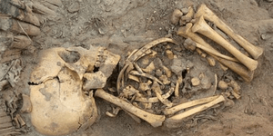 Φρίκη: Ανακαλύφθηκε ομαδικός τάφος μωρών που θυσιάστηκαν σε τελετές [εικόνες]