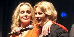 Πασίγνωστο μοντέλο ανταλλάσσει φιλί στο στόμα με γνωστή ηθοποιό [εικόνες]