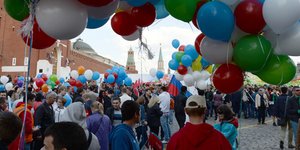 Mόσχα: Τα συνδικάτα κατεβαίνουν ξανά στην Κόκκινη Πλατεία για την Πρωτομαγιά