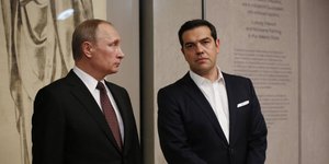 Ο Αλέξης Τσίπρας με τον Βλαντιμίρ Πούτιν σε παλαιότερη συνάντησή τους/Φωτογραφία: Εurokinissi