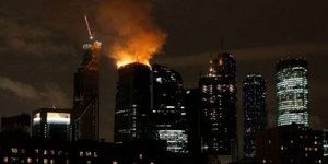 Στις φλόγες τυλίχθηκε ο ψηλότερος ουρανοξύστης της Ευρώπης [βίντεο]