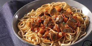 Σιγομαγειρεμένο μοσχαράκι ραγού με ζυμαρικά linguine