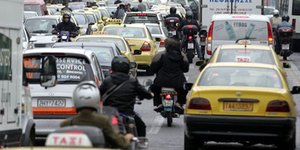 Μποτιλιάρισμα και μηχανή -Πως οι οδηγοί θα αποφύγουν τους κινδύνους