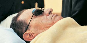 Καταδικάστηκε σε ισόβια κάθειρξη ο Χόσνι Μουμπάρακ