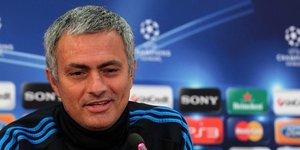 Το τραγούδι του Μουρίνιο μπροστά στους δημοσιογράφους [ βίντεο ]