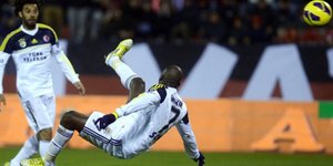 Εκπληκτικό γκολ επιθετικού με ακροβατικό σουτ [βίντεο]