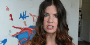 Η Κατερίνα Μουτσάτσου ξαναχτυπά! Τώρα «ανακρίνει» την ΕΕ [βίντεο]