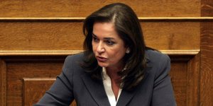 Μπακογιάννη: Τέλος στη βουλευτική ασυλία - Να μπαίνουν λιγότεροι στη Βουλή