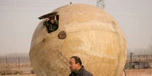 Αγρότης κατασκεύασε σφαιρική κιβωτό για να σωθεί από το τέλος του κόσμου [εικόνε