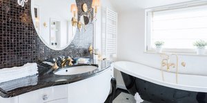Στο εσωτερικό ενός design μπάνιου/ Φωτογραφία: Shutterstock