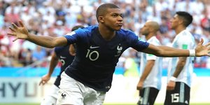 Ο Εμπαπέ με 2 γκολ και ένα κερδισμένο πέναλτι /Φωτογραφία: AP