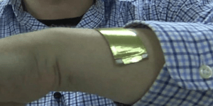 Ελαστικές μπαταρίες για τα iWatch παρουσίασε η Apple