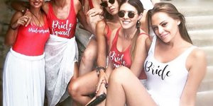 Στιγμιότυπο από το μπάτσελορ πάρτι της Υβόννης Μπόσνιακ