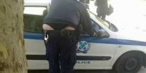 Απίστευτη φωτογραφία αστυνομικού κάνει τον γύρο του διαδικτύου