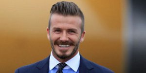 Το στιλιστικό ατόπημα του Μπέκαμ - Φόρεσε σαγιονάρες με... κάλτσες! [εικόνα]