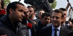 Ο Εμμανουελ Μακρόν και ο Αλεξαντρ Μπεναλά / Φωτογραφία AP images