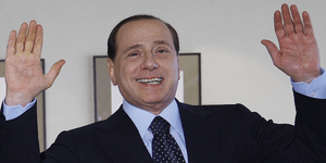 Μπερλουσκόνι: Αρνείται να αποχωρήσει από την πολιτική σκηνή της Ιταλίας
