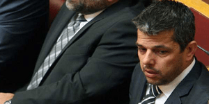 «Δεν ξέρω δεν είδα δεν άκουσα» από τον Μπούκουρα: Τώρα δηλώνει αντιναζιστής με κ