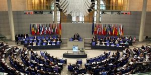 Με 496 «ναι» και 95 «όχι» οι Γερμανοί ενέκριναν την βοήθεια στην Ελλάδα