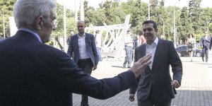Ο Αλέξης Τσίπρας με τον Γιάννη Μπουτάρη (Φωτογραφία αρχείου: ΜΟΤΙΟΝΤΕΑΜ/ ΓΡΗΓΟΤΗΣ ΣΙΑΜΙΔΗΣ)