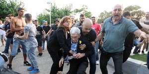 Επίθεση στον Γιάννη Μπουτάρη/Φωτογραφία: Eurokinissi