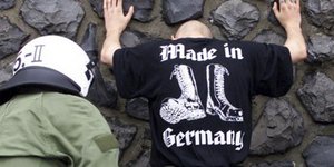 Με «όπλο» μία εφαρμογή στο κινητό θα πιάνουν τους Ναζί στη Γερμανία -Το Shazam θ