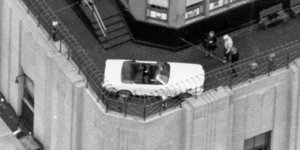Πώς να ανεβάσετε μία Mustang στην κορυφή του Empire State Building [εικόνες & βί