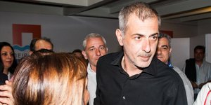 Ο Μώραλης διαψεύδει το Μιχαλολιάκο: Αν αμφισβητεί τη νομιμότητα να αναφέρει συγκ