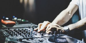 Γιγαντιαία καταδρομική επιχείρηση της ΑΑΔΕ στο νησί των ανέμων / Φωτογραφία: shutterstock
