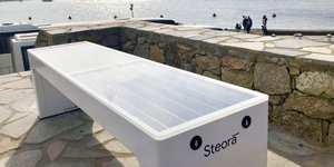 Τα ηλιακά παγκάκια της Μυκόνου 