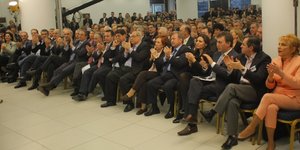 «Σκοτωμός» υποψηφιων βουλευτών της ΝΔ για μια θέση στα τηλεοπτικά πλάνα