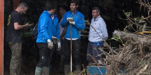 Ο Ναδάλ έσπευσε να βοηθήσει μετά τις πλημμύρες/ Φωτογραφία: AP- Francisco Ubilla