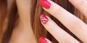 Ψεύτικα νύχια και ψεύτικες βλεφαρίδες απαγορεύονται στο κοινοβούλιο της Τανζανίας /Φωτογραφία pixabay