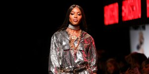 Η Ναόμι Κάμπελ στην πασαρέλα