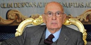 Αυστηρό μήνυμα Ναπολιτάνο σε πολιτικούς: Είστε ανεύθυνοι