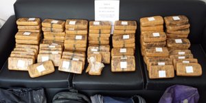 Χειροπέδες σε 6 άτομα που μετέφεραν 50 κιλά ηρωίνης με μία βάρκα -Πώς διακινούσα