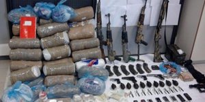 Τους συνέλαβαν για ναρκωτικά και τελικά ανακάλυψαν ολόκληρο οπλοστάσιο