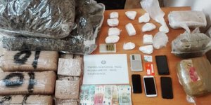Μεγάλες ποσότητες ναρκωτικών βρέθηκαν στο διαμέρισμα