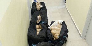 Oι σάκοι με το χασίς που κατάσχεσε η αστυνομία / Φωτογραφία: astynomia.gr