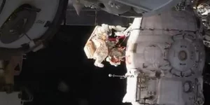 Δυο κοσμοναύτες βγήκαν για... διαστημικό περίπατο