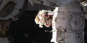 Δυο κοσμοναύτες βγήκαν για... διαστημικό περίπατο