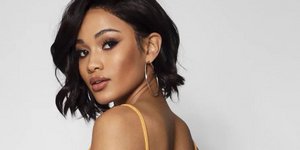 Ενα μοντέλο στην καμπάνια της boohoo.com