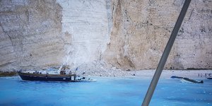 Ανοιξε ξανά η παραλία του Ναυαγίου μετά την κατολίσθηση (Φωτογραφία: EUROKINISSI/ΗΜΕΡΑ ΖΑΚΥΝΘΟΥ)