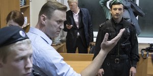 Ο Αλεξέι Ναβάλνι στο δικαστήριο (Φωτογραφία: AP/ Pavel Golovkin)