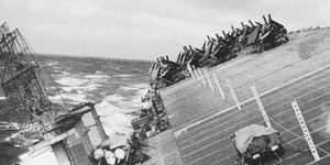 Το Πολεμικό Ναυτικό των ΗΠΑ κατέγραψε για πρώτη φορά τι συμβαίνει σε τροπικό κυκλώνα το 1944- φωτογραφία αρχείου