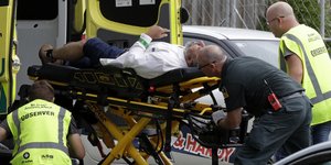 Τραυματίας από την επίθεση σε τέμενος στη Νέα Ζηλανδία / Φωτογραφία: AP
