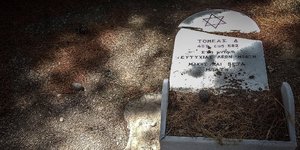Βεβήλωσαν εβραϊκό νεκροταφείο/Φωτογραφία: Eurokinissi