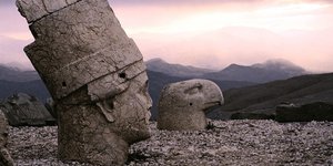 Εξερευνώντας το όρος Νεμρούτ: Τα τρομακτικά αγάλματα της γειτονικής Τουρκίας